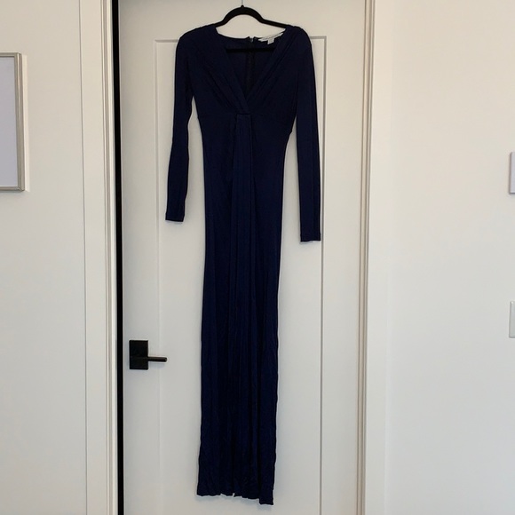 Kate Middleton DVF Engagement Dress - long version - Picture 3 of 5